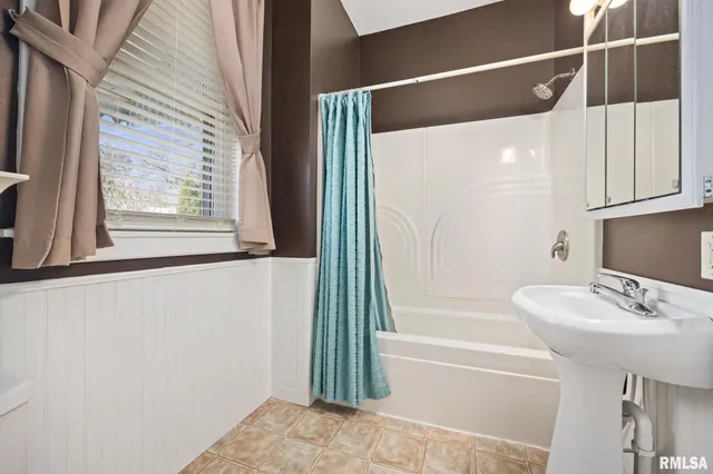 $129,900 | 203 Lyons Court, Toulon, IL 61483