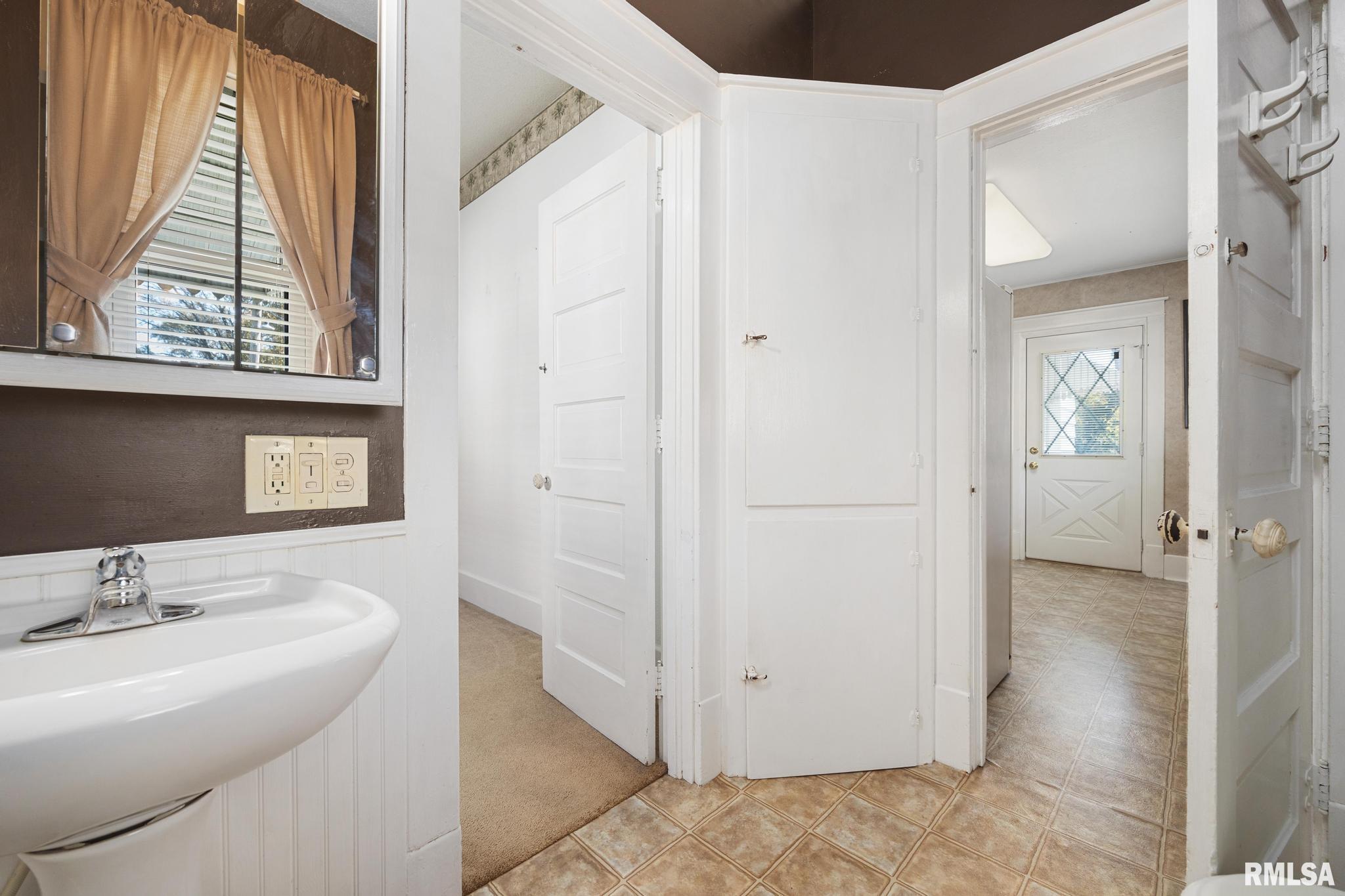 203 Lyons Court Toulon, IL 61483 - Photo 14 of 38