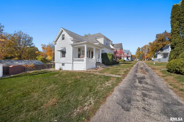 $129,900 | 203 Lyons Court, Toulon, IL 61483