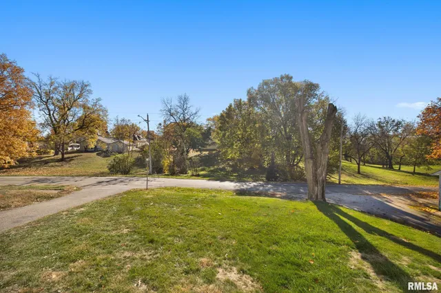 $129,900 | 203 Lyons Court, Toulon, IL 61483