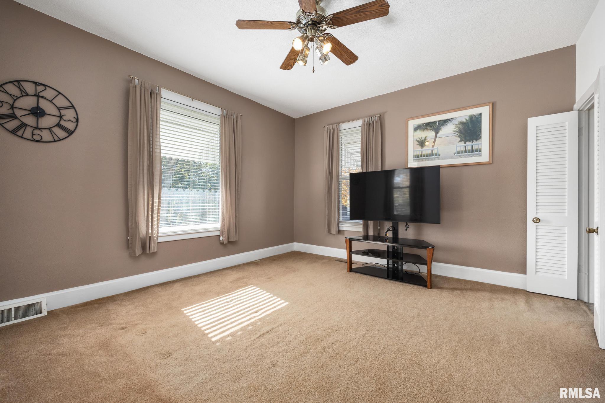 203 Lyons Court Toulon, IL 61483 - Photo 7 of 38