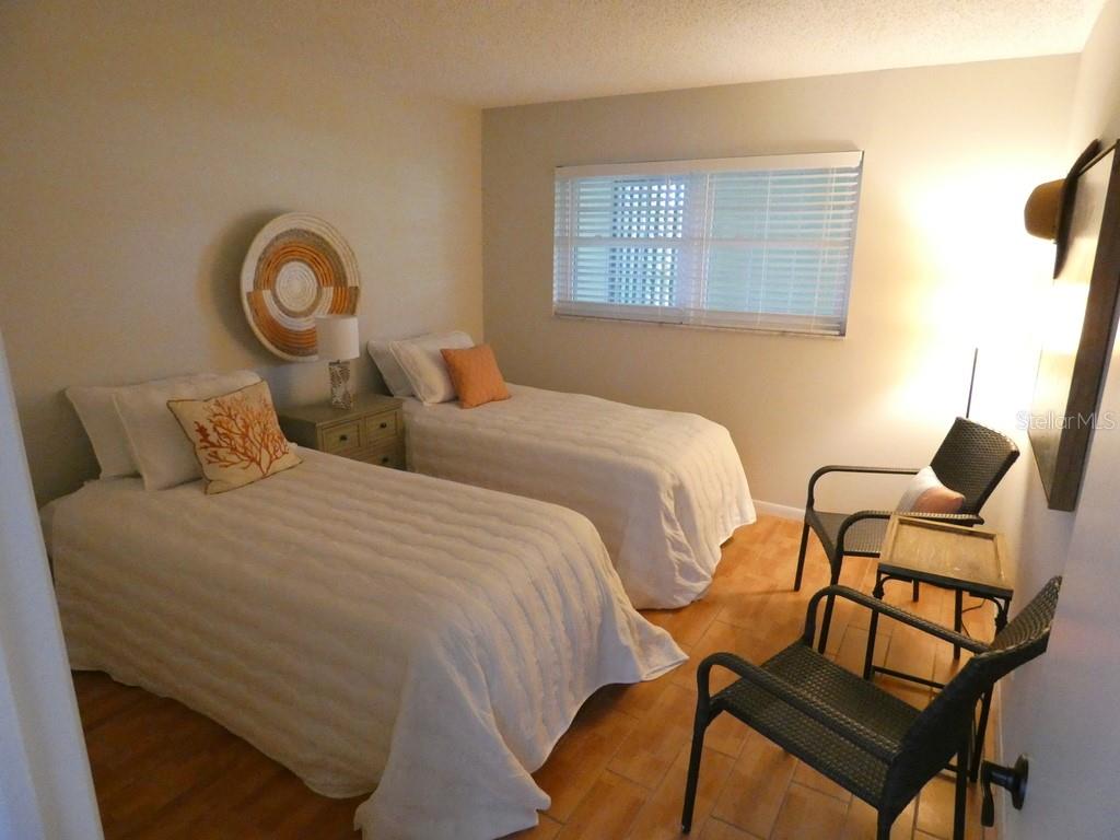 1701 Pinehurst Road, Unit 9G Dunedin, FL 34698 - Photo 7 of 22 a bedroom with bed and a window