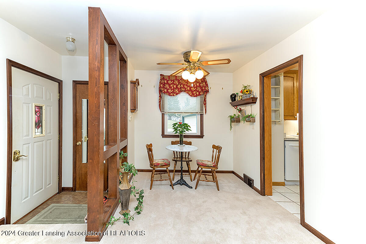2608 Arlington Road Lansing, MI 48906 - Photo 4 of 28 04