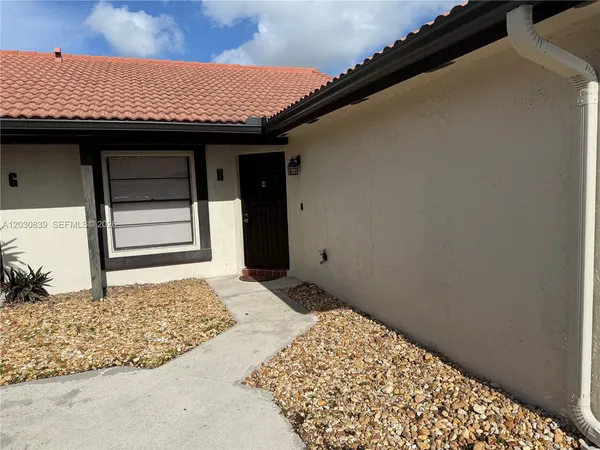 $2,600 | 15065 Southwest 49th Lane, Unit H109, Miami, FL 33185