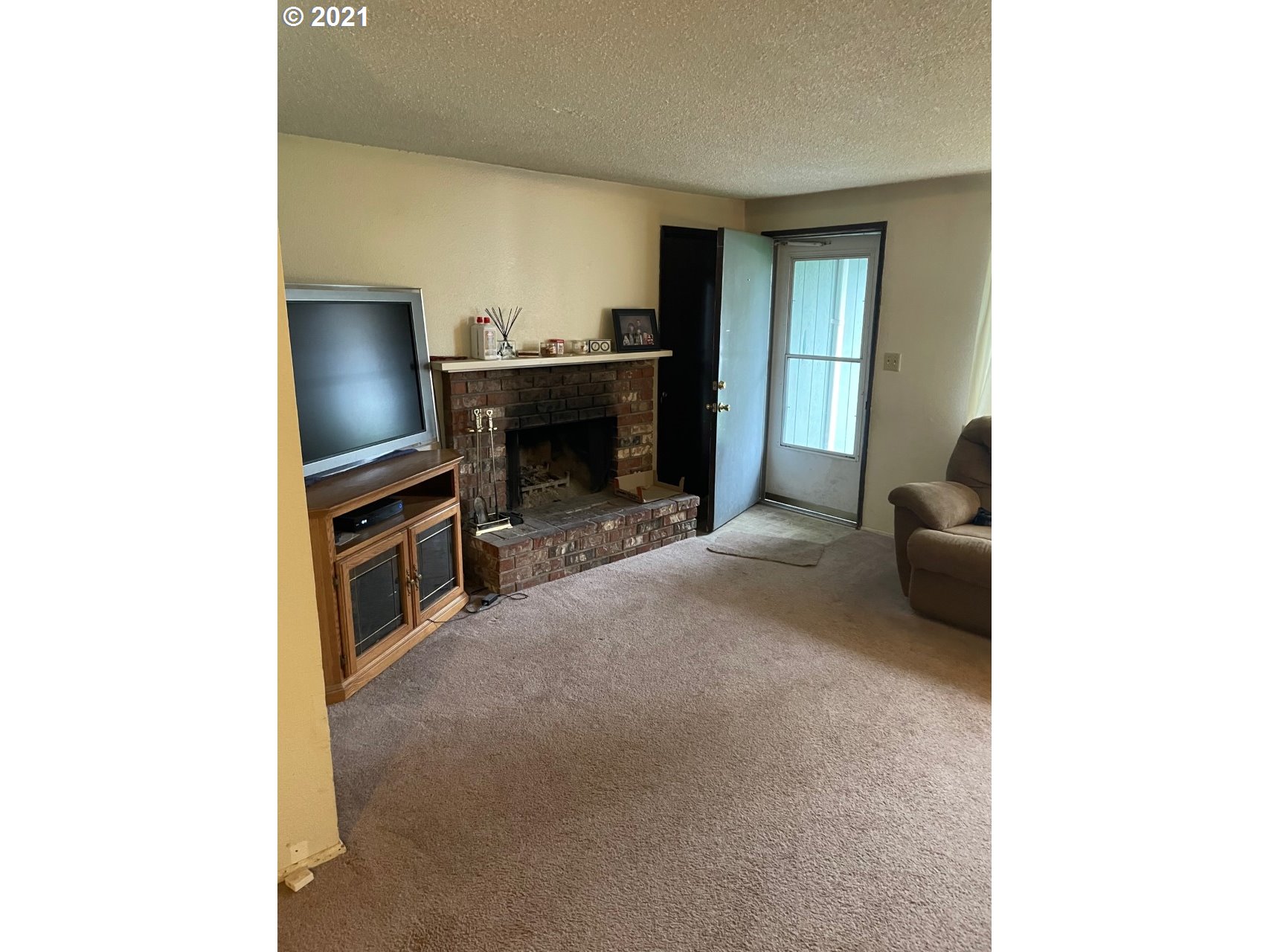 404 South 51st Place Springfield, OR 97478 - Photo 3 of 28 Gallery Image 3