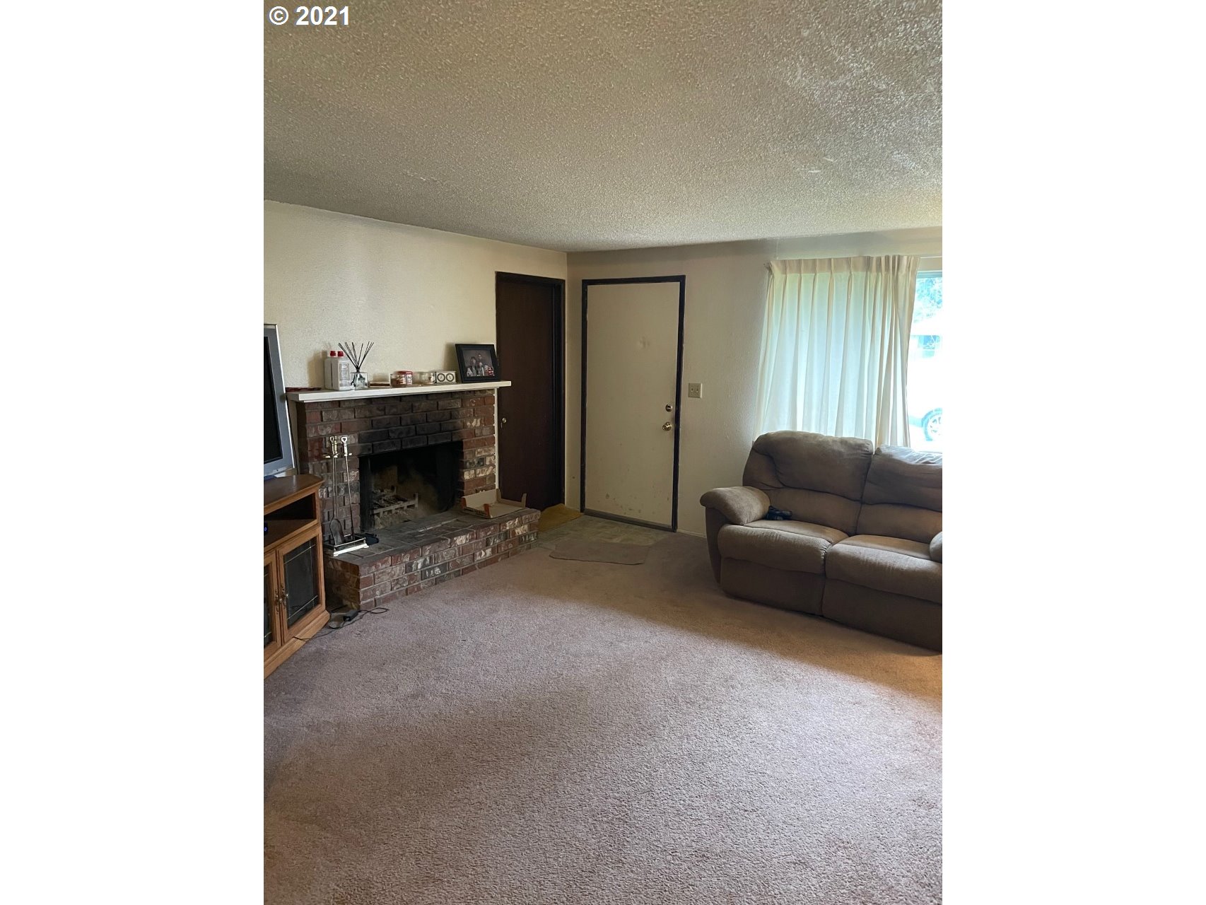 404 South 51st Place Springfield, OR 97478 - Photo 5 of 28 Gallery Image 5