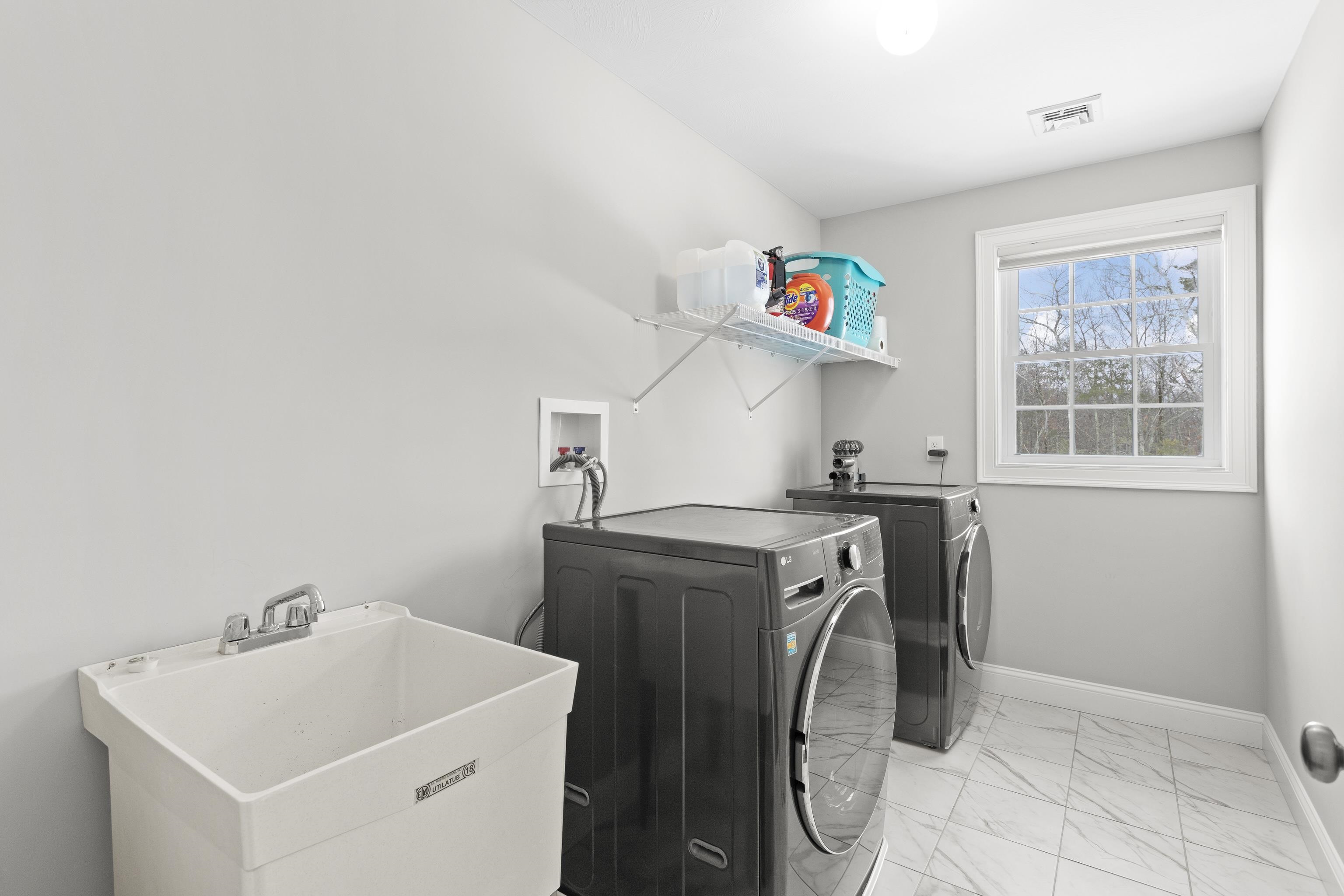 19 Daniel Road Derry, NH 03038 - Photo 42 of 53