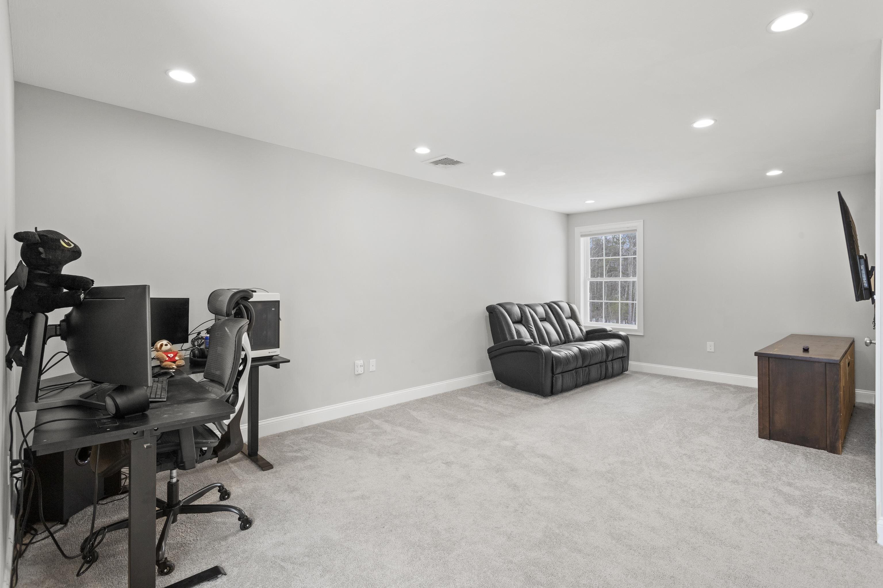 19 Daniel Road Derry, NH 03038 - Photo 46 of 53