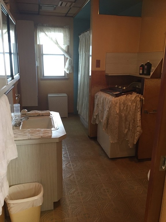 186 Vernon Street Worcester, MA 01607 - Photo 11 of 26 Gallery Image 11