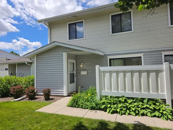 $279,900 | 727 Whitesail Drive, Schaumburg, IL 60194