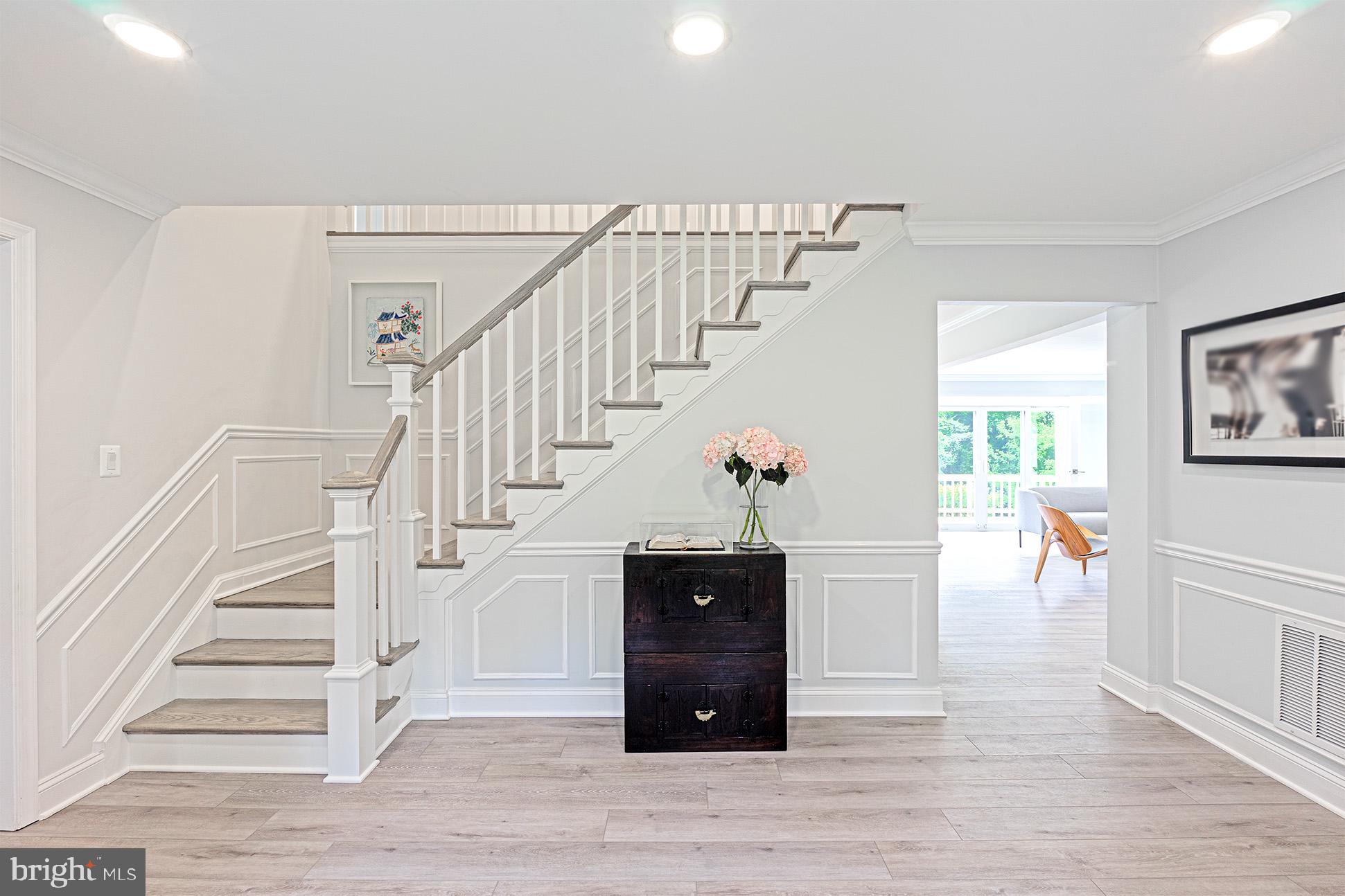 10000 Cloverdale Place Vienna, VA 22182 - Photo 2 of 59