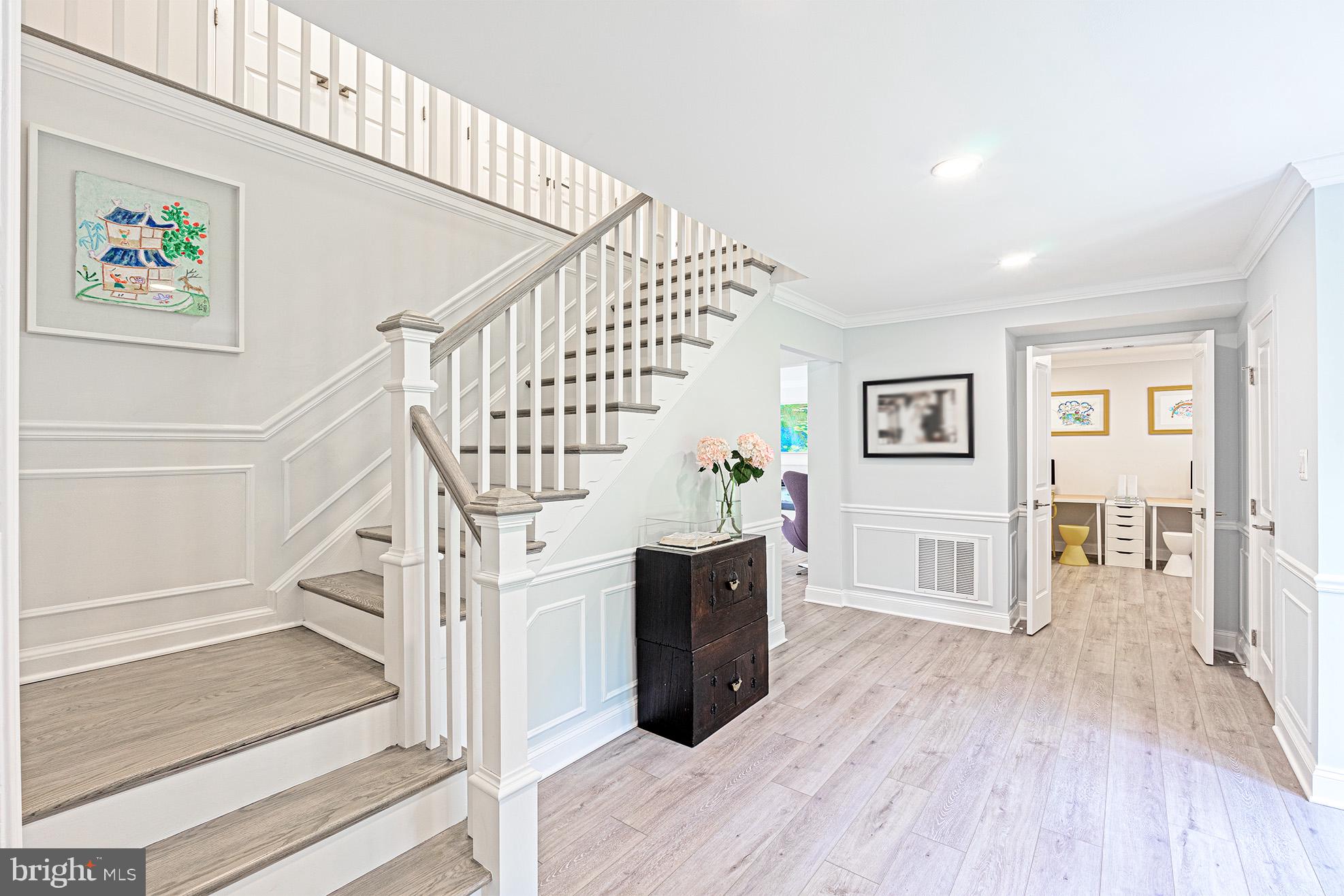 10000 Cloverdale Place Vienna, VA 22182 - Photo 3 of 59