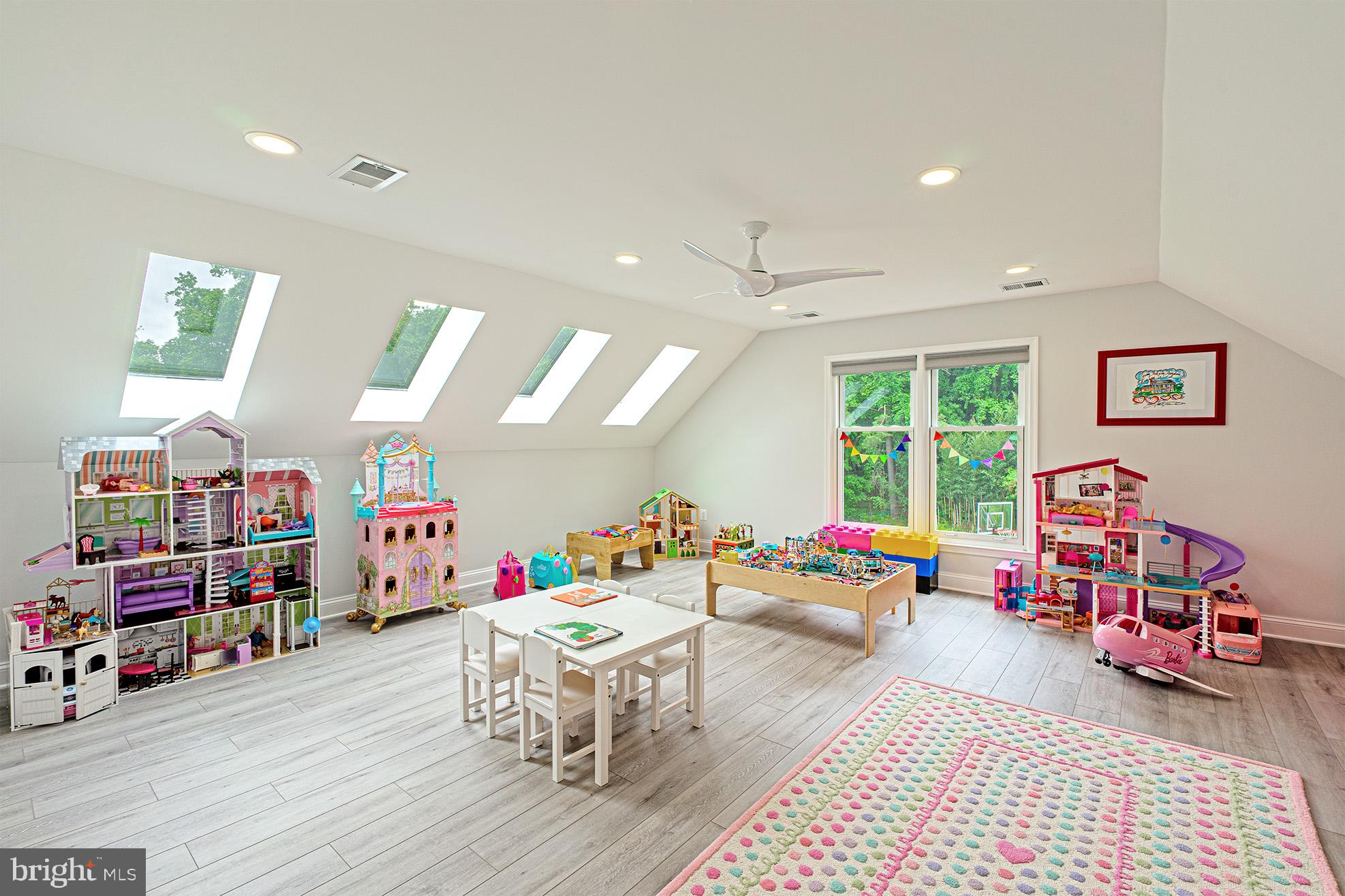 10000 Cloverdale Place Vienna, VA 22182 - Photo 35 of 59