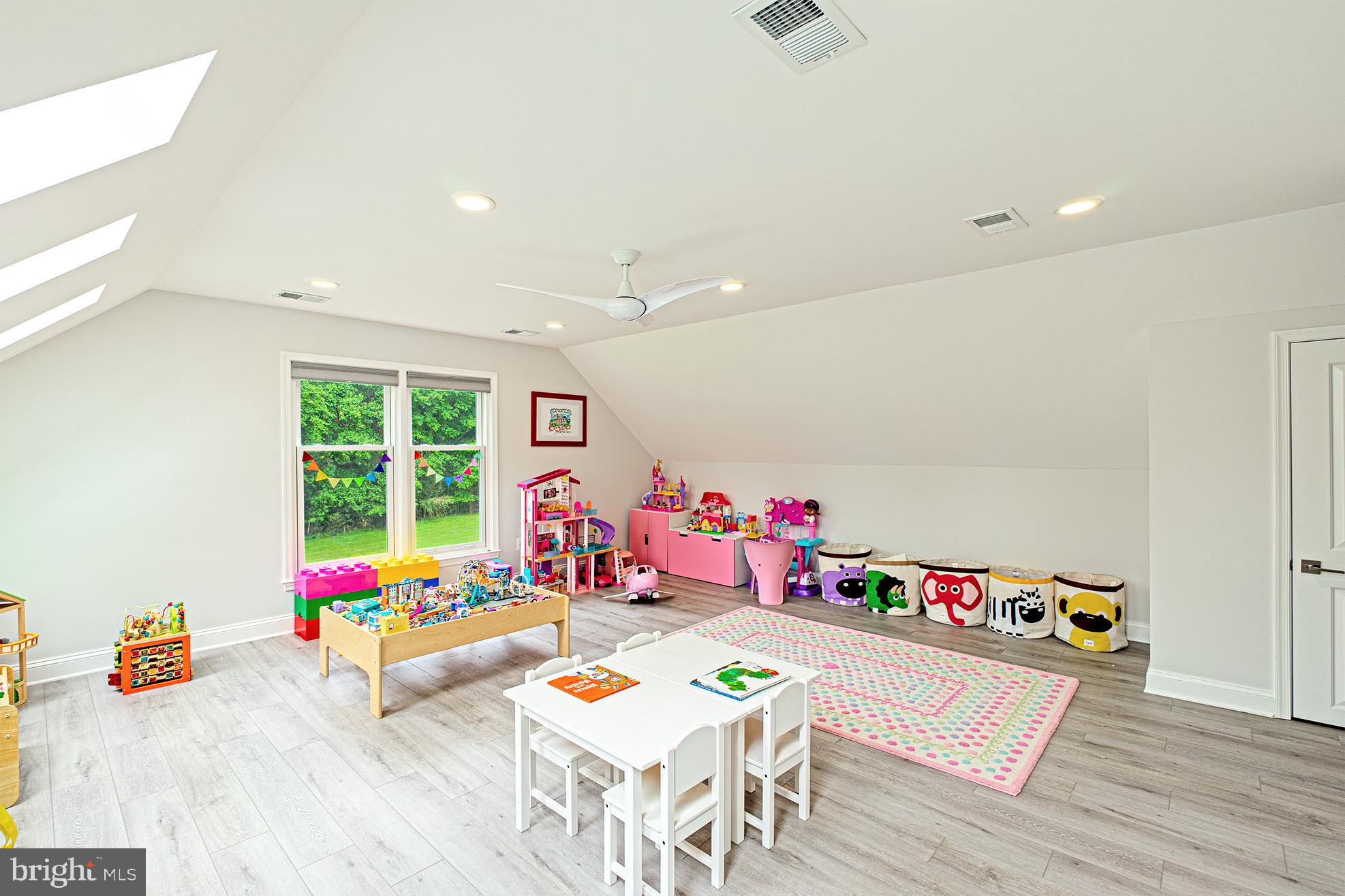 10000 Cloverdale Place Vienna, VA 22182 - Photo 36 of 59