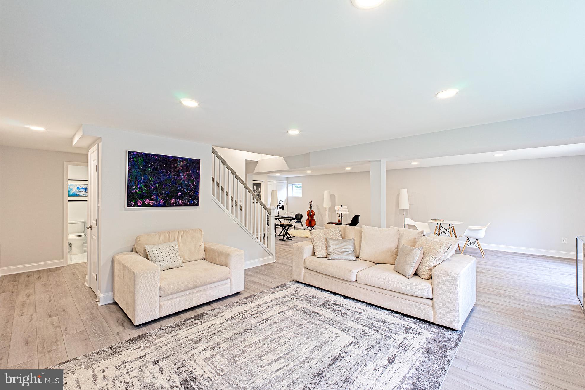 10000 Cloverdale Place Vienna, VA 22182 - Photo 46 of 59