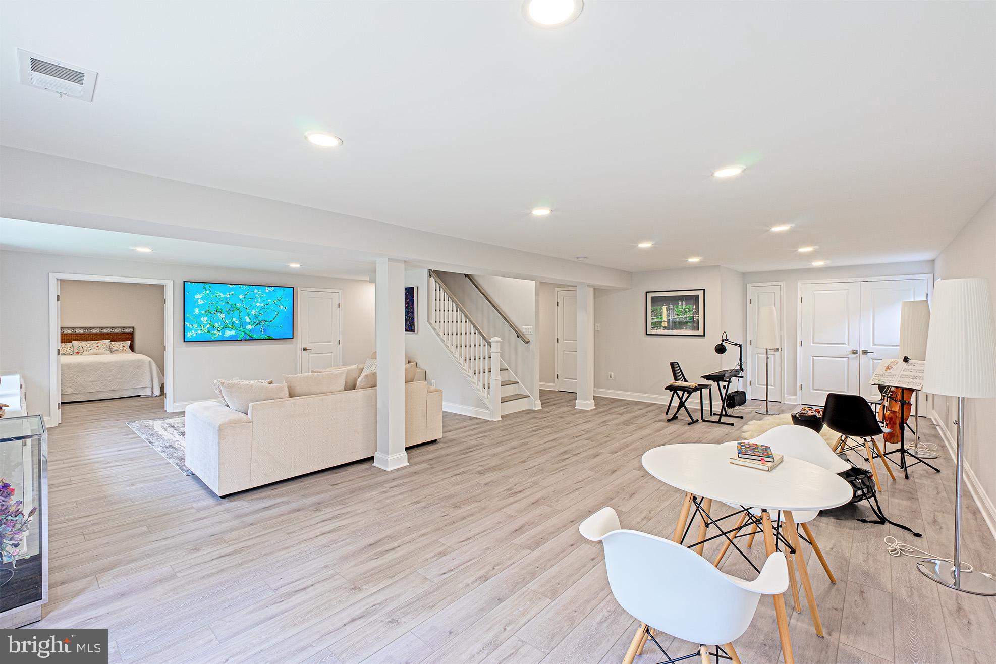 10000 Cloverdale Place Vienna, VA 22182 - Photo 47 of 59