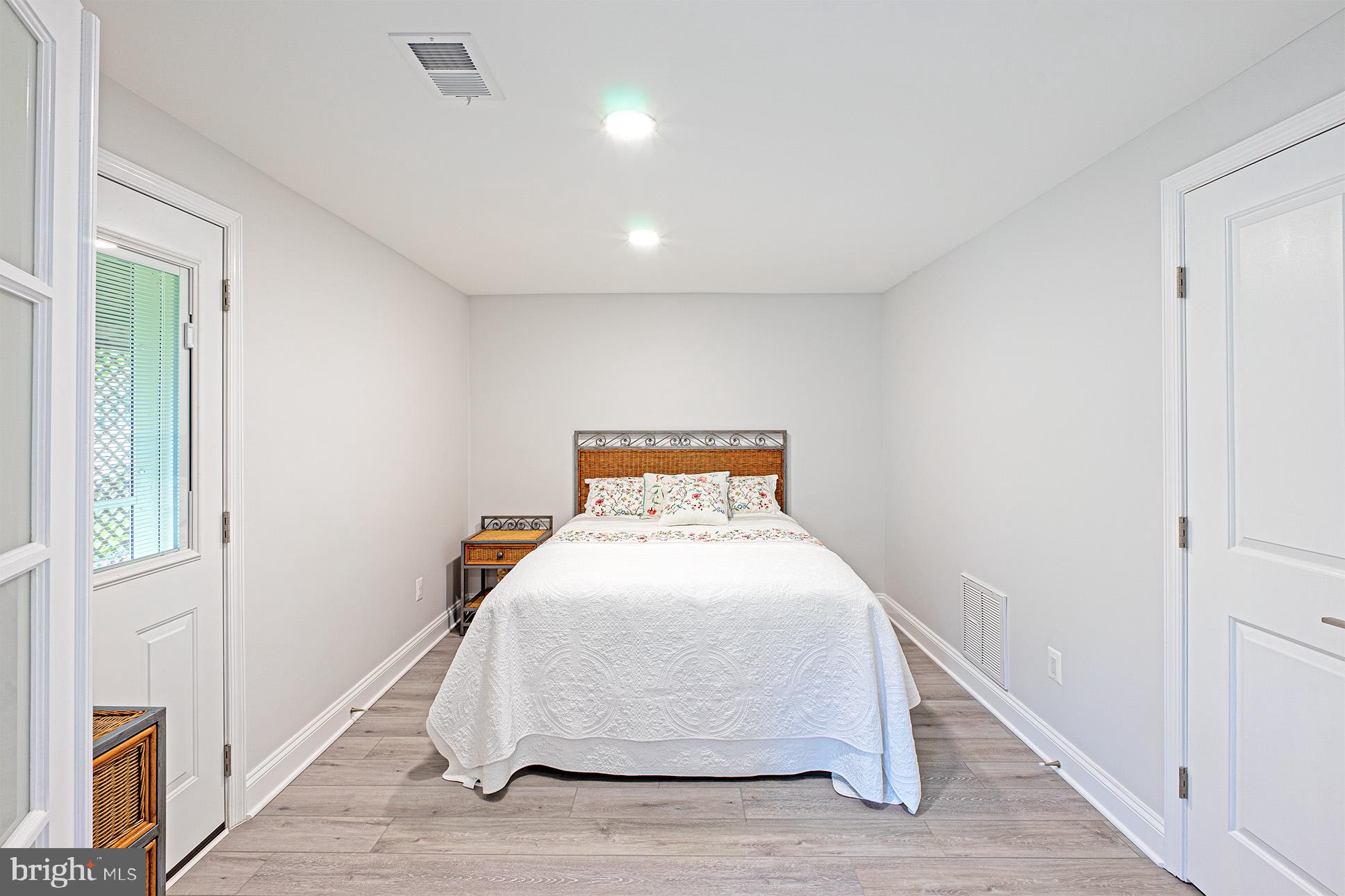 10000 Cloverdale Place Vienna, VA 22182 - Photo 48 of 59