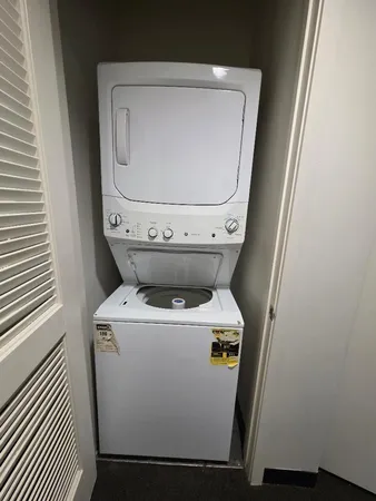 $2,600 | 3643 South State Street, Unit 304, Chicago, IL 60609