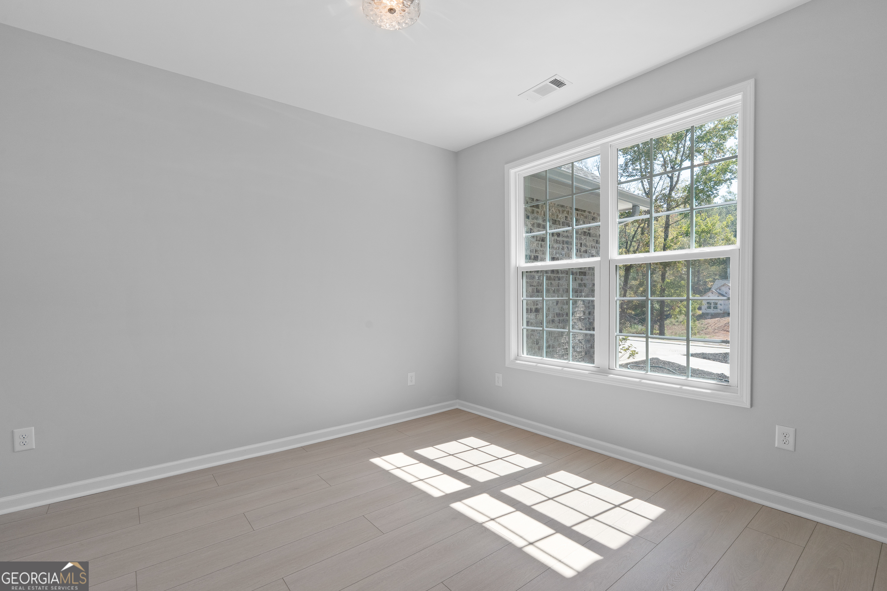 4477 Rivercliff Way Gray, GA 31032 - Photo 15 of 62 an empty room with a window
