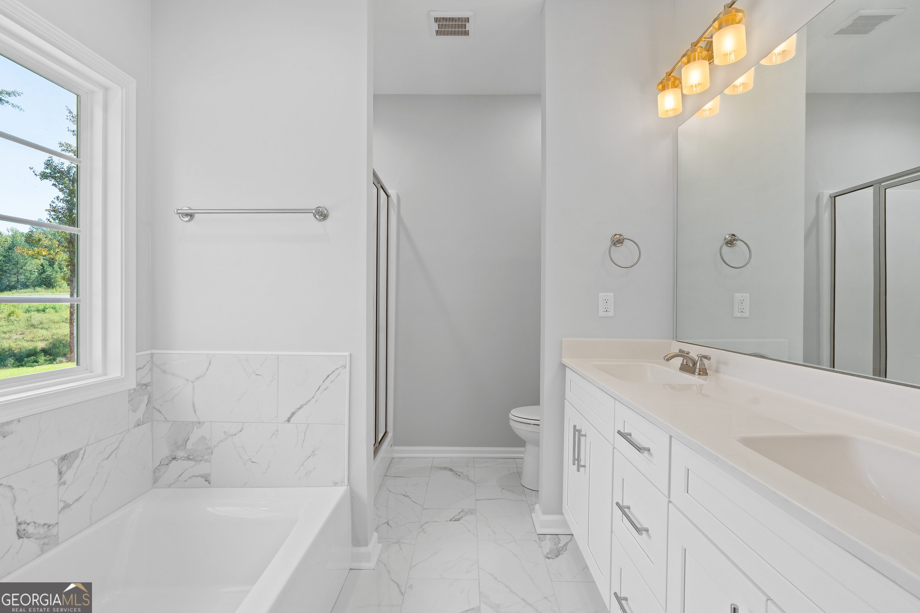 4477 Rivercliff Way Gray, GA 31032 - Photo 35 of 62 a bathroom with a tub sink and mirror