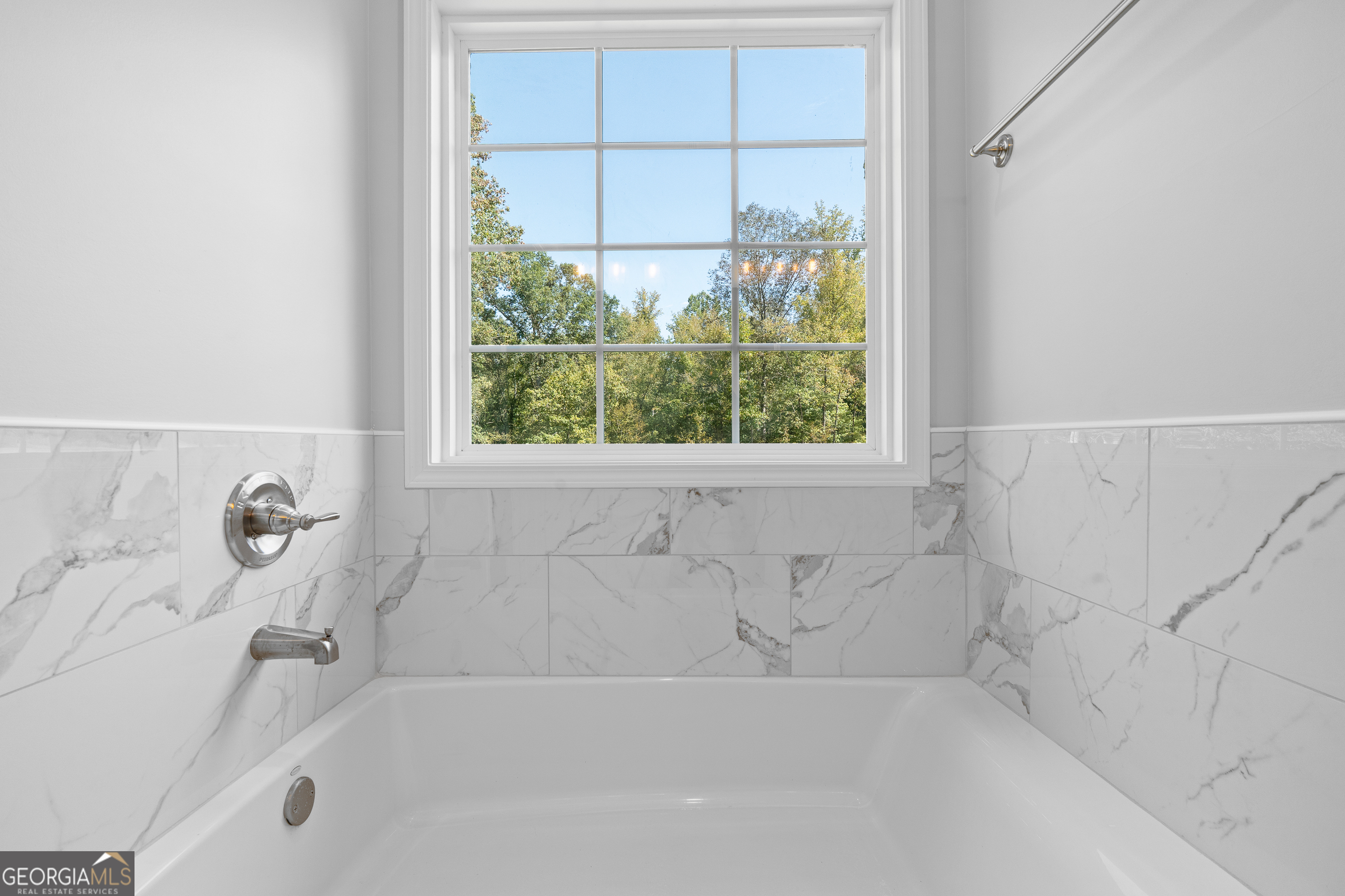 4477 Rivercliff Way Gray, GA 31032 - Photo 36 of 62 a bathroom with a bathtub and next to a window
