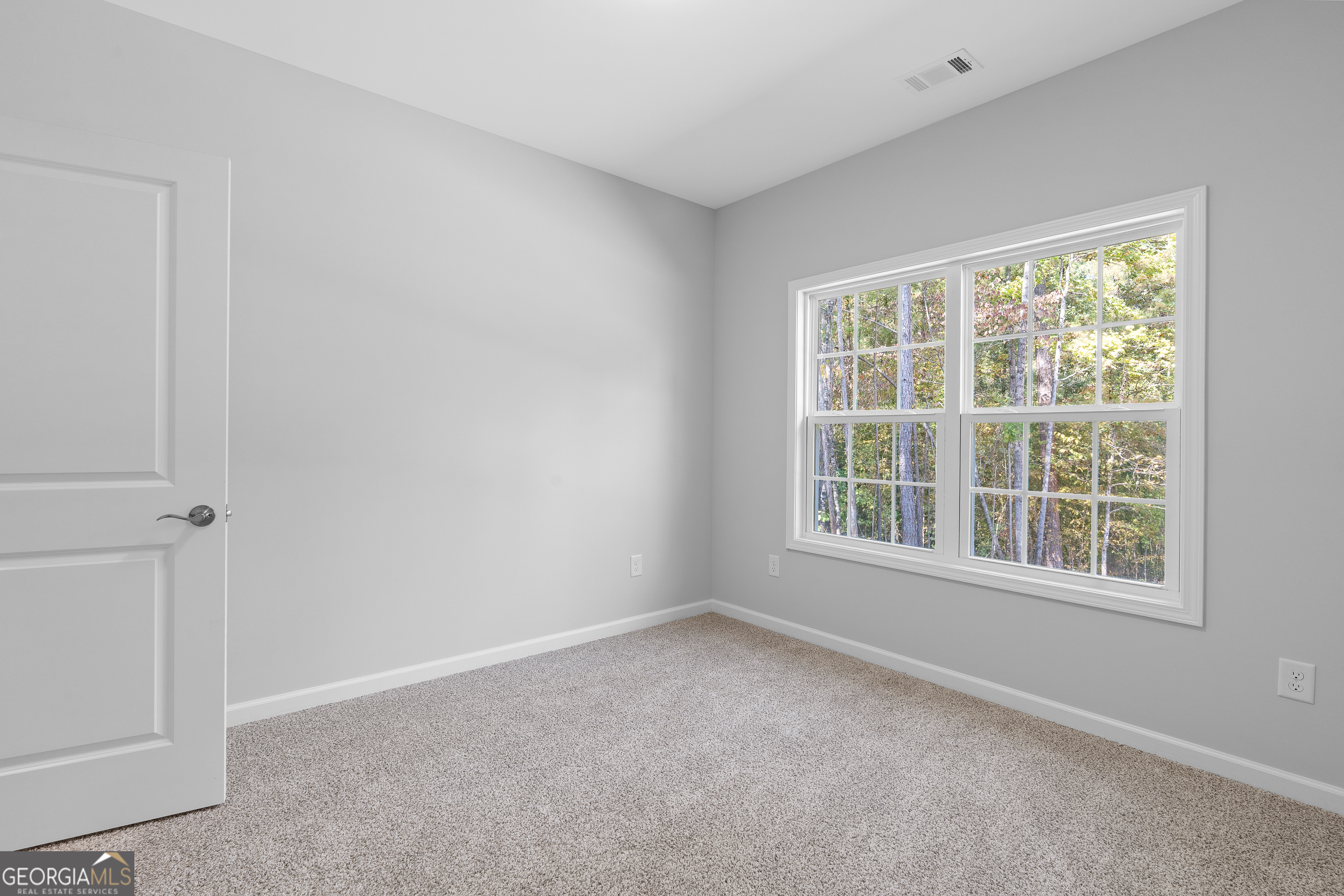 4477 Rivercliff Way Gray, GA 31032 - Photo 41 of 62 an empty room with a window