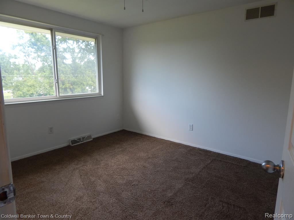 450 Barker Road Whitmore Lake, MI 48189 - Photo 9 of 22 Gallery Image 9