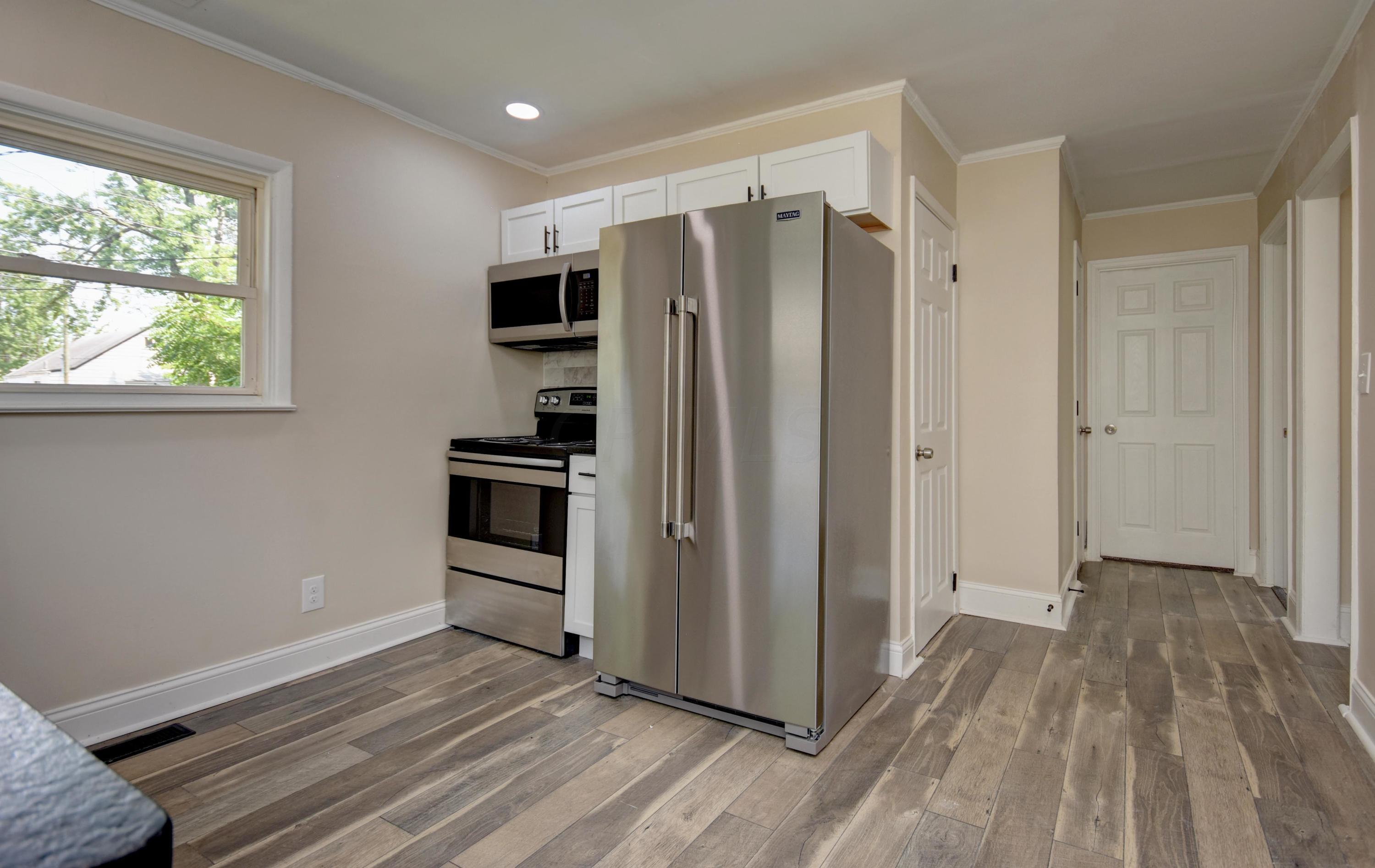 2354 Howey Road Columbus, OH 43211 - Photo 6 of 20 Kitchen (2)
