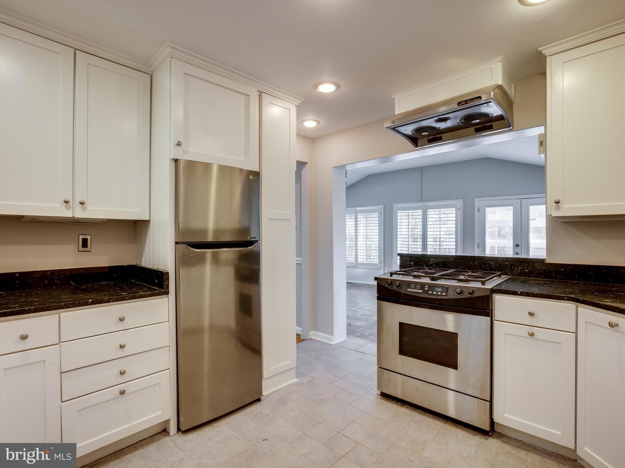 1011 Collingwood Road Alexandria, VA 22308 - Photo 15 of 30 Kitchen