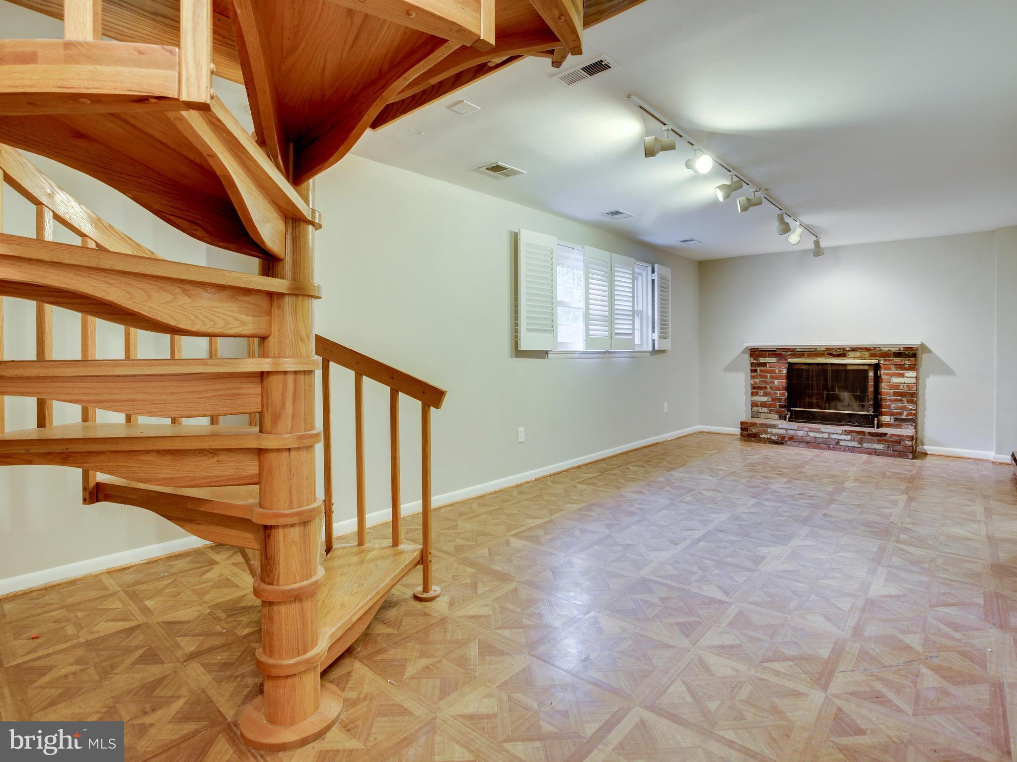 1011 Collingwood Road Alexandria, VA 22308 - Photo 26 of 30 Family Room