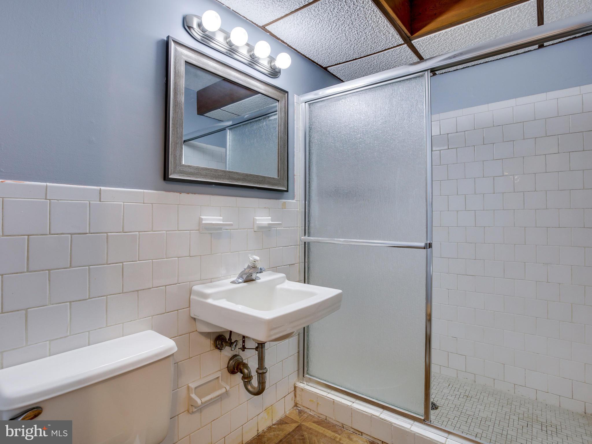 1011 Collingwood Road Alexandria, VA 22308 - Photo 27 of 30 Bath