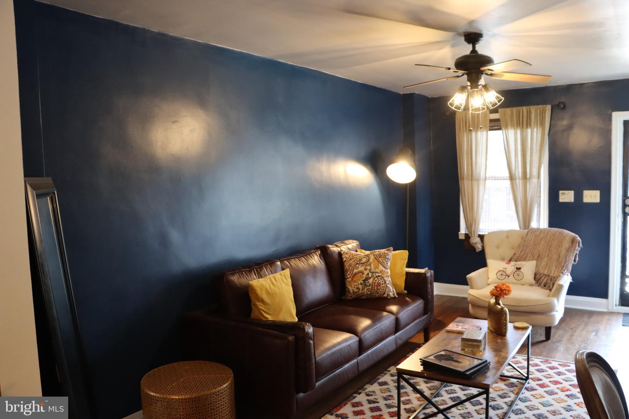 3720 Flowerton Road Baltimore, MD 21229 - Photo 4 of 25 Living Room