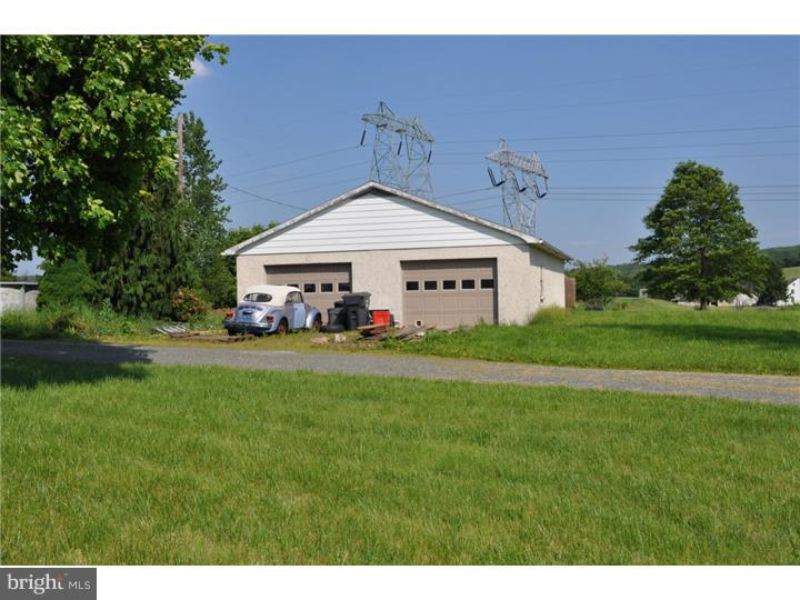 1861 Lesher Mill Road Palm, PA 18070 - Photo 5 of 13 Garage