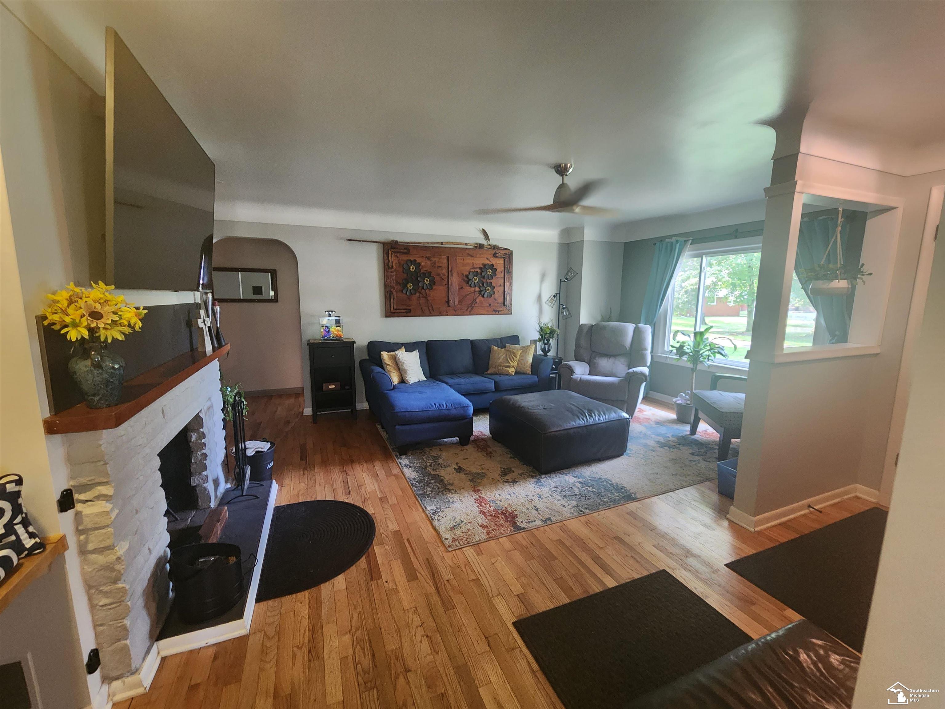 12600 Porter Street Carleton, MI 48117 - Photo 8 of 23 50119659-8.JPG
