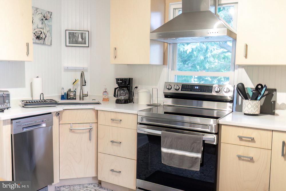 100 West End, Unit 1 Cambridge, MD 21613 - Photo 6 of 26 Kitchen is brand new