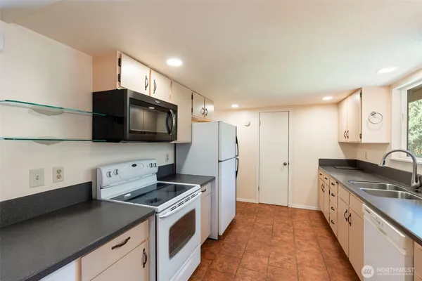 $525,000 | 6811 36th Avenue Southeast, Lacey, WA 98503