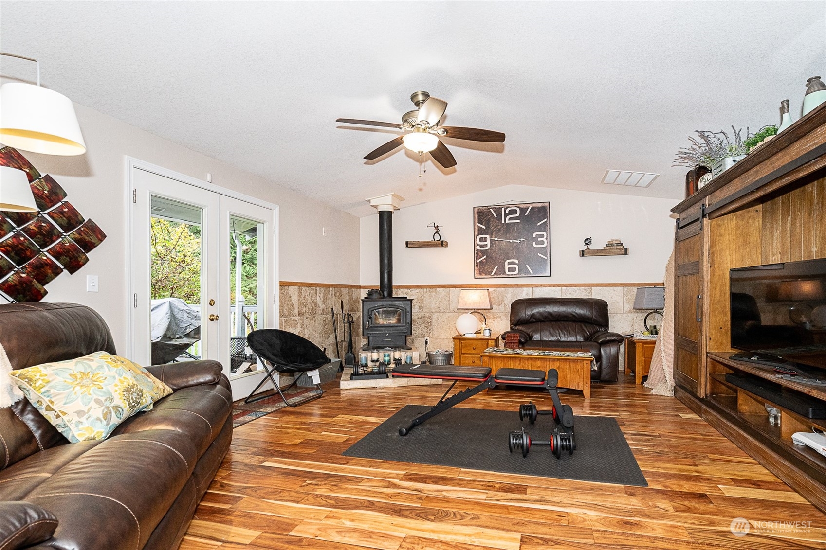 330-38 Brockway Road Chehalis, WA 98532 - Photo 11 of 40 a living room with furniture and a flat screen tv with wooden floor