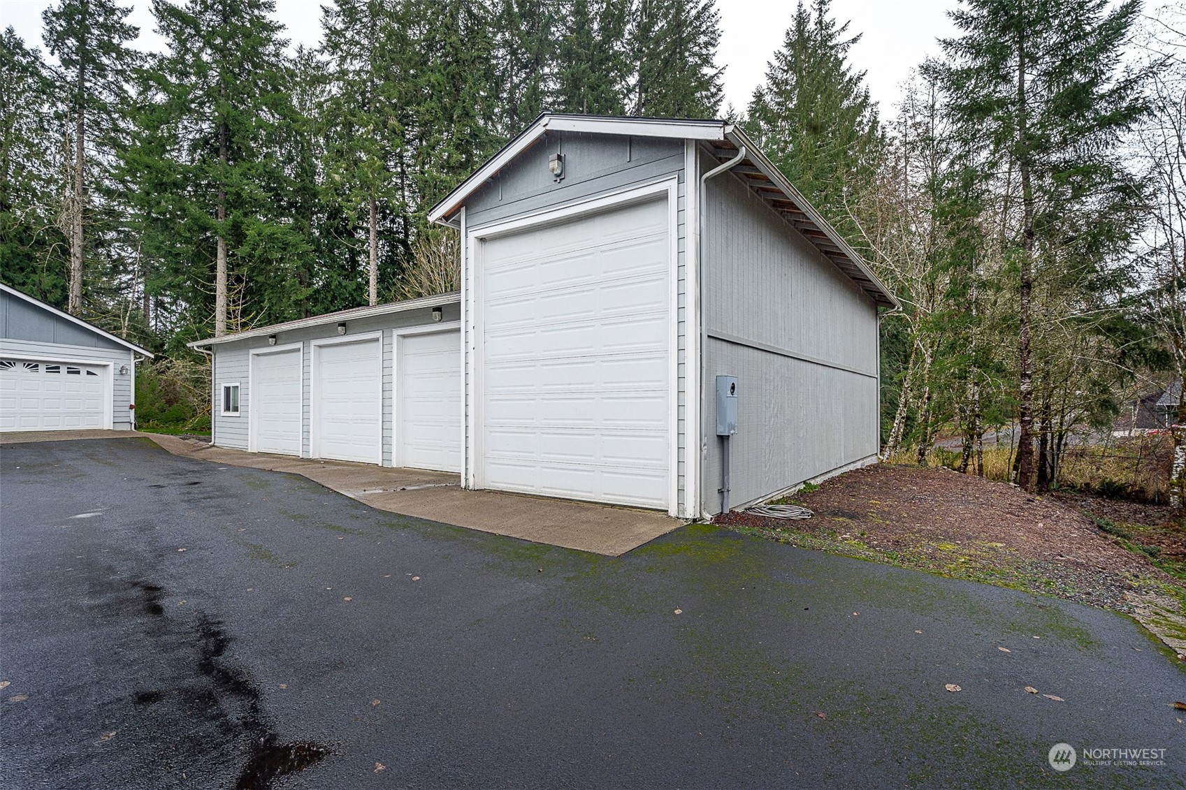 330-38 Brockway Road Chehalis, WA 98532 - Photo 32 of 40 a white house with a outdoor space