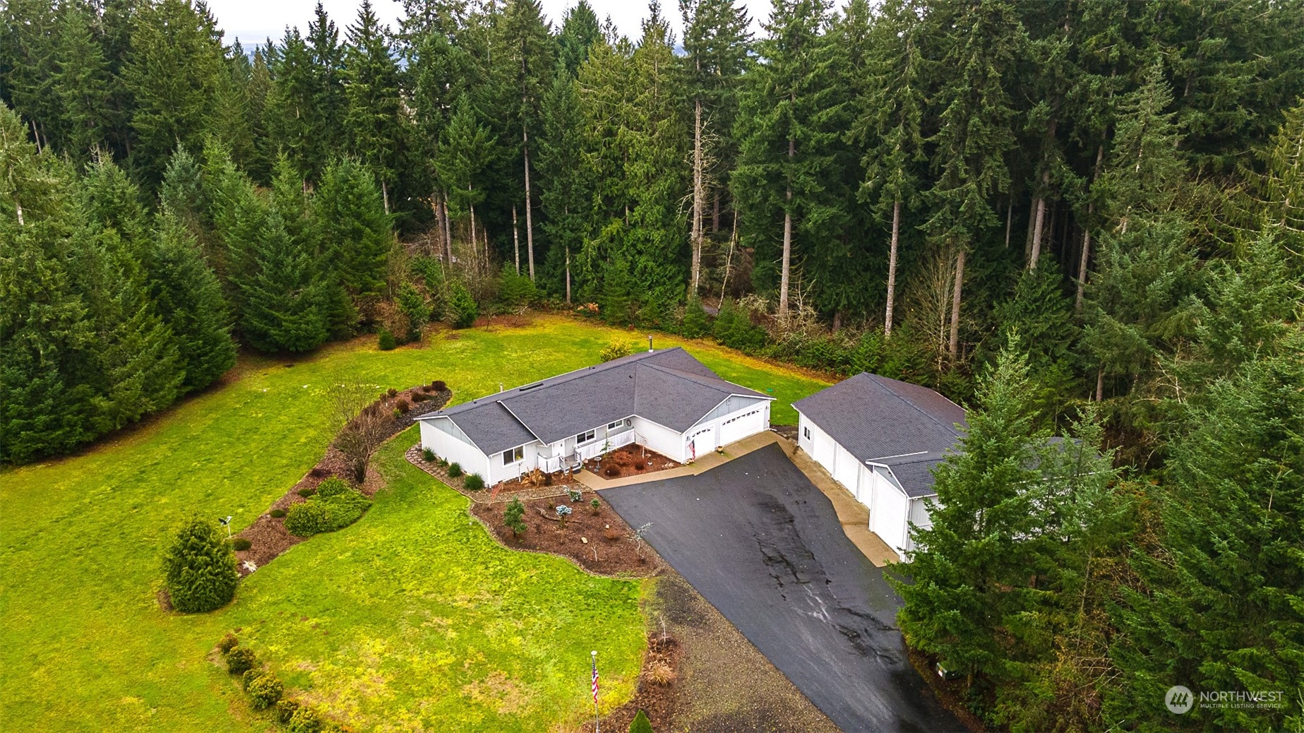 330-38 Brockway Road Chehalis, WA 98532 - Photo 37 of 40 a view of a swimming pool with a yard