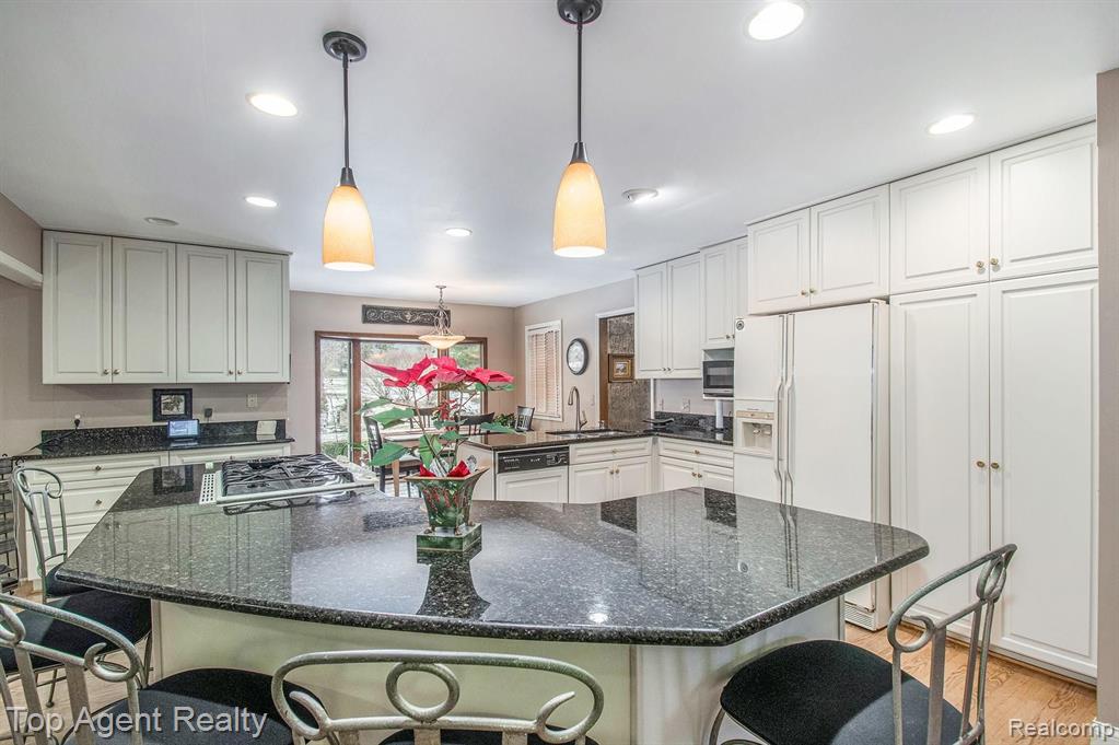 724 Lion Street Rochester Hills, MI 48307 - Photo 8 of 50