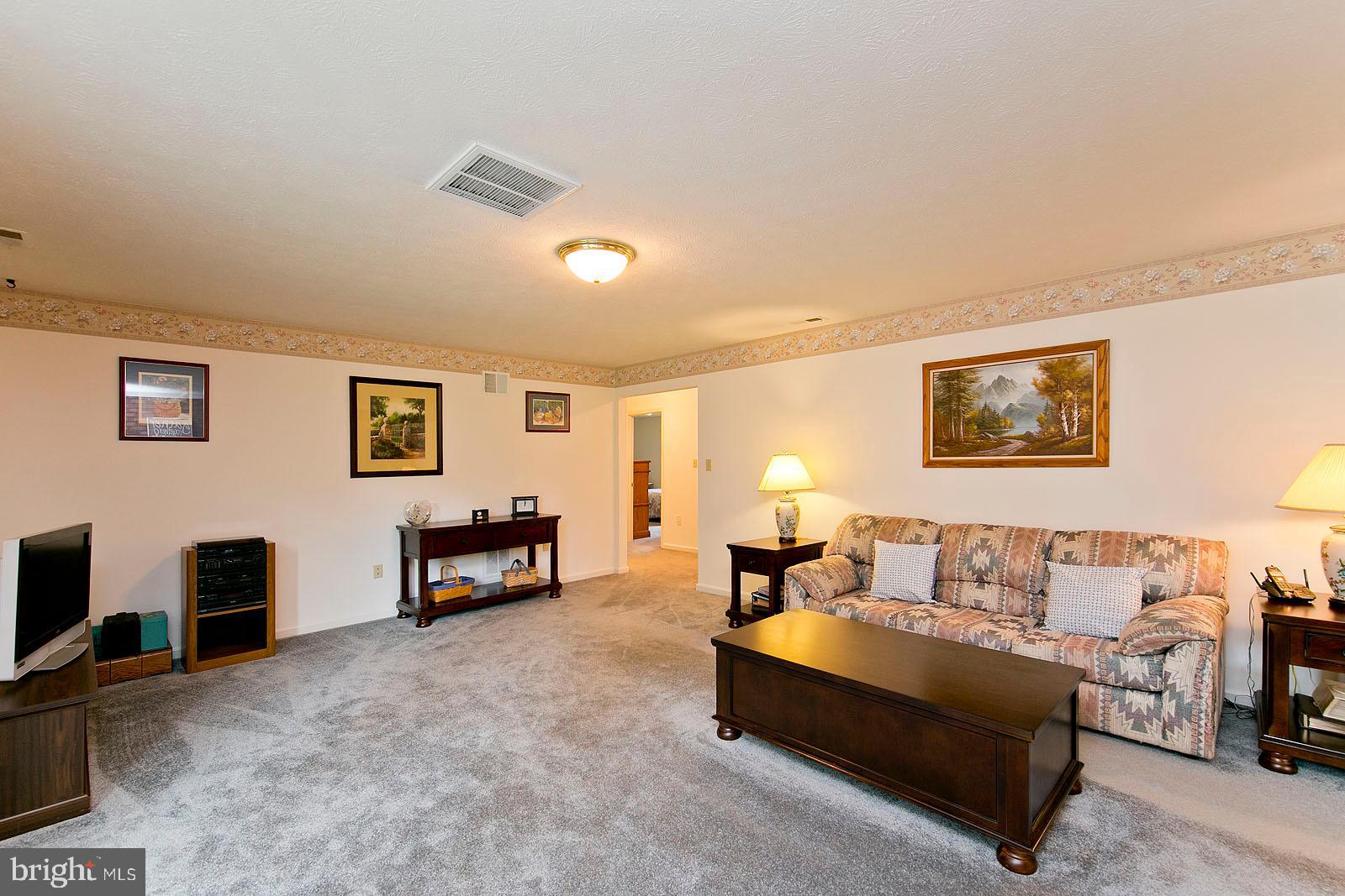 841 Guard Hill Road Middletown, VA 22645 - Photo 21 of 48 Family room