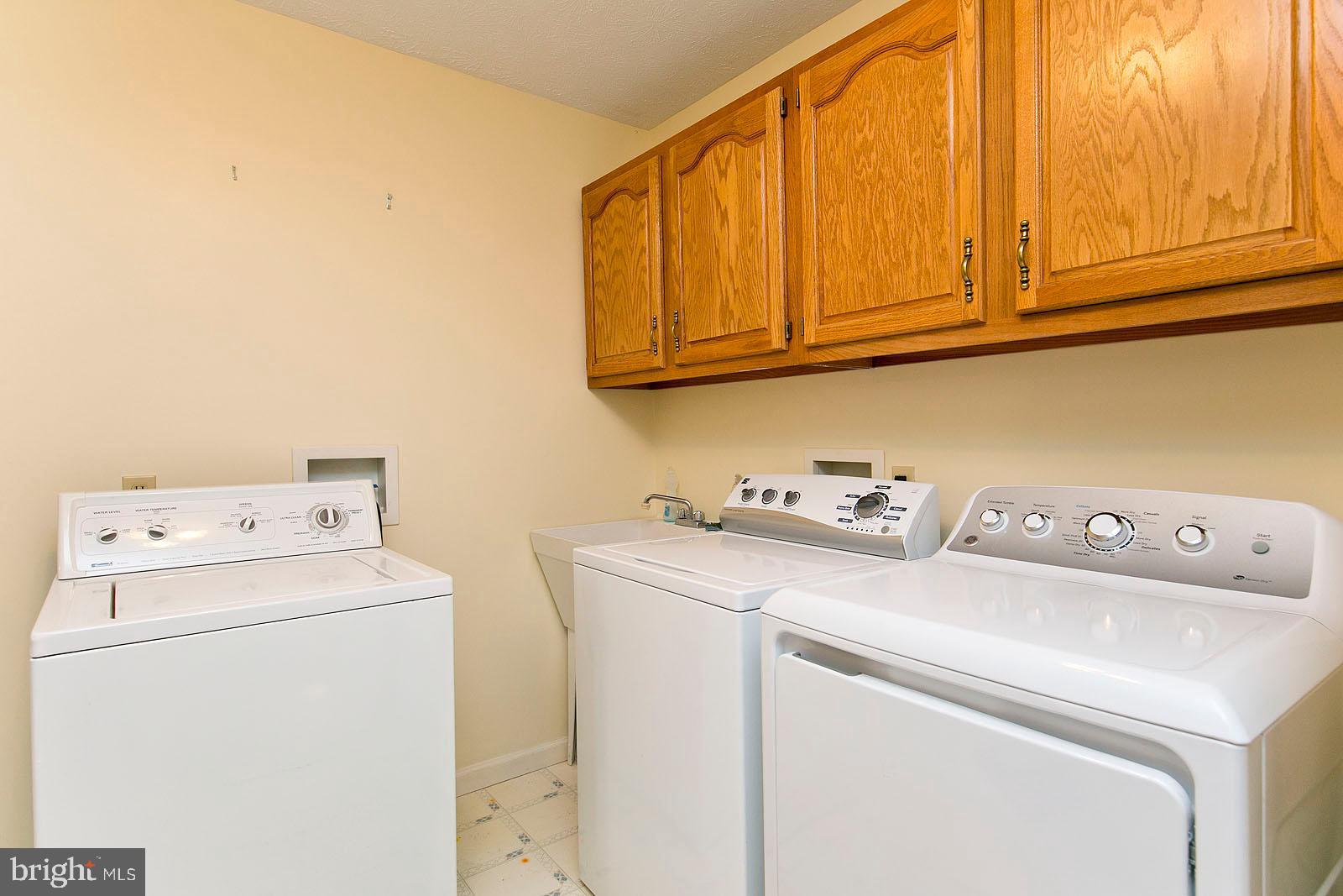 841 Guard Hill Road Middletown, VA 22645 - Photo 26 of 48 Laundry room with cabinets
