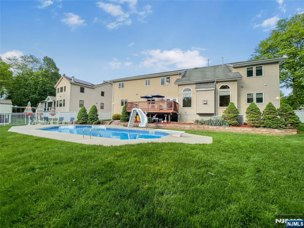445 Nevada Street Paramus, NJ 07652 - Photo 22 of 50