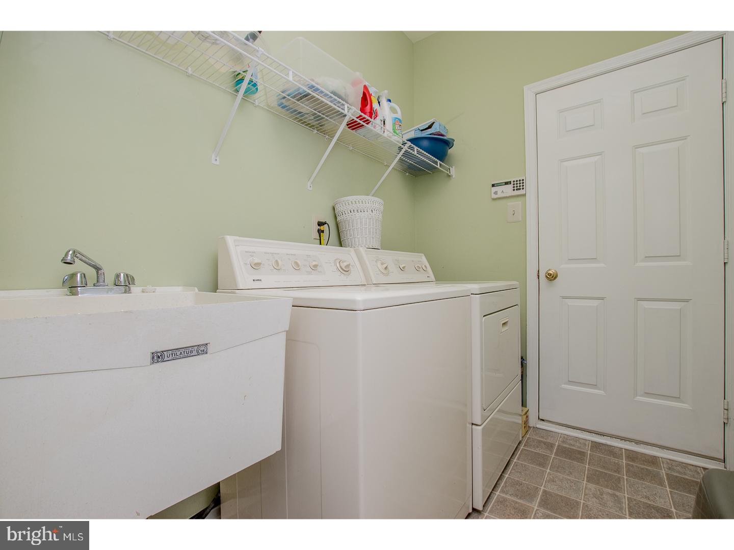 3236 Riding Court Chalfont, PA 18914 - Photo 8 of 25 Gallery Image 8