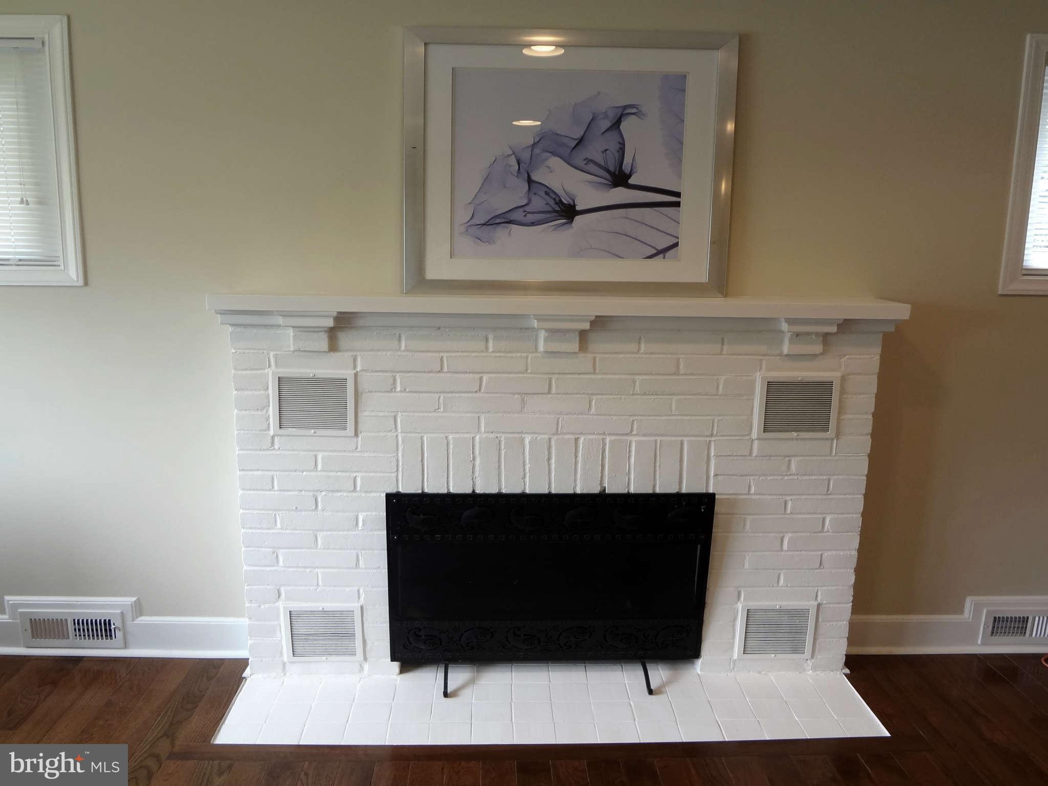 3408 Fairview Road Gwynn Oak, MD 21207 - Photo 10 of 23 Living Room