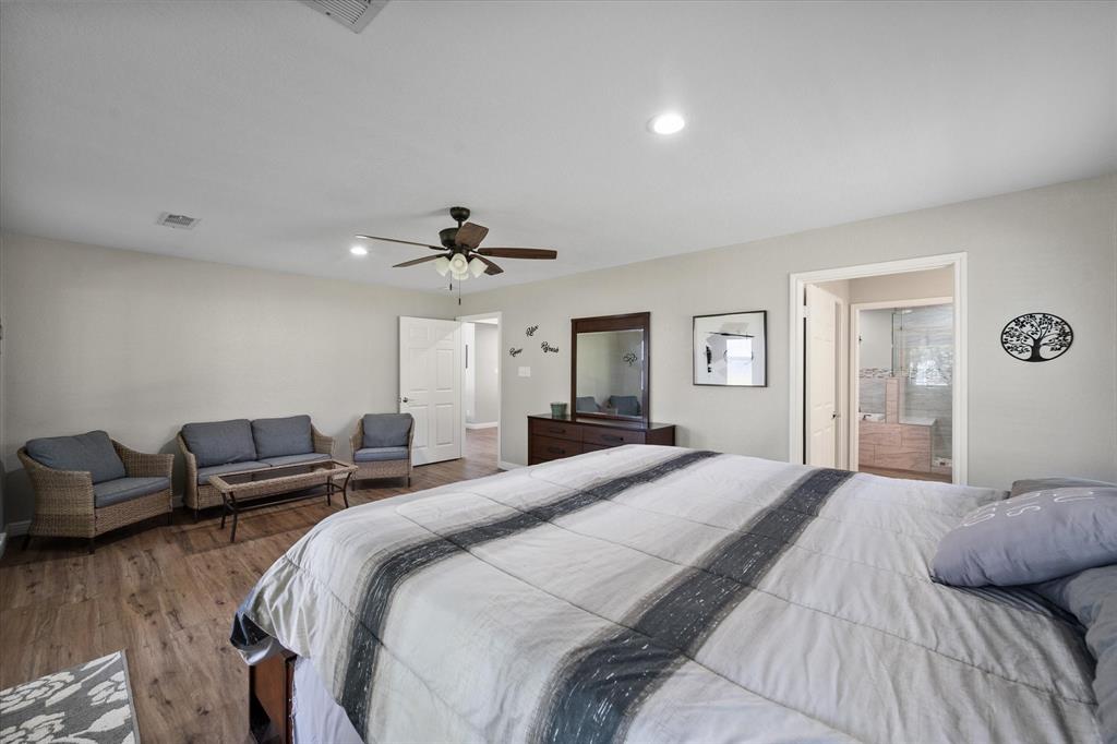 113 Cinch Buckle Ranch Road Trinidad, TX 75163 - Photo 19 of 36 a bedroom with a bed and wooden floor