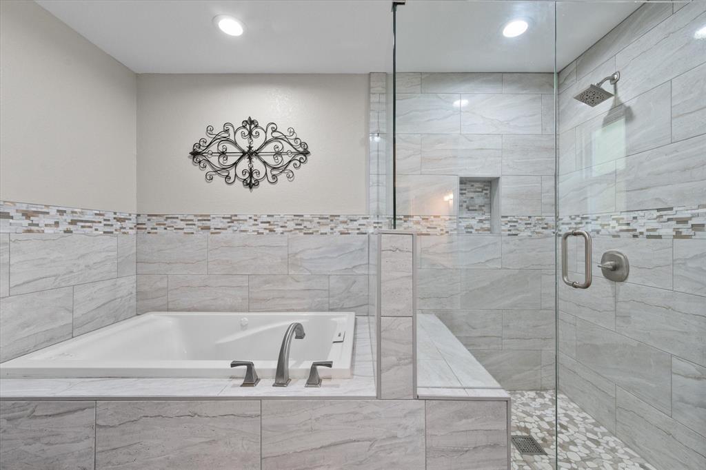 113 Cinch Buckle Ranch Road Trinidad, TX 75163 - Photo 23 of 36 a bathroom with a bathtub and a shower
