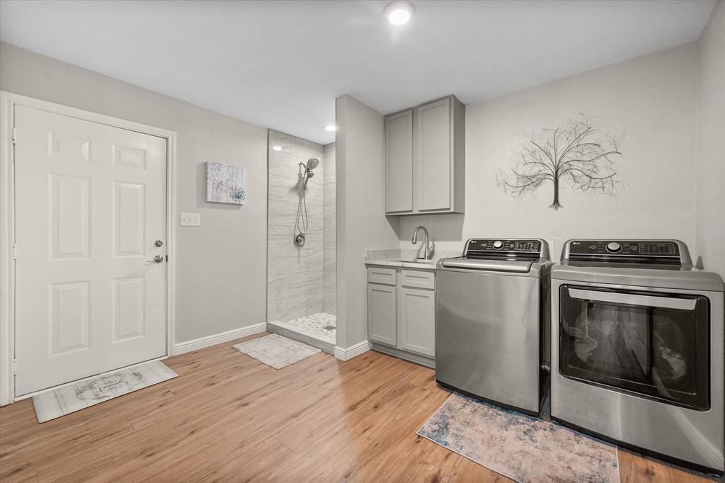 113 Cinch Buckle Ranch Road Trinidad, TX 75163 - Photo 29 of 36 a kitchen with granite countertop a sink stove and refrigerator