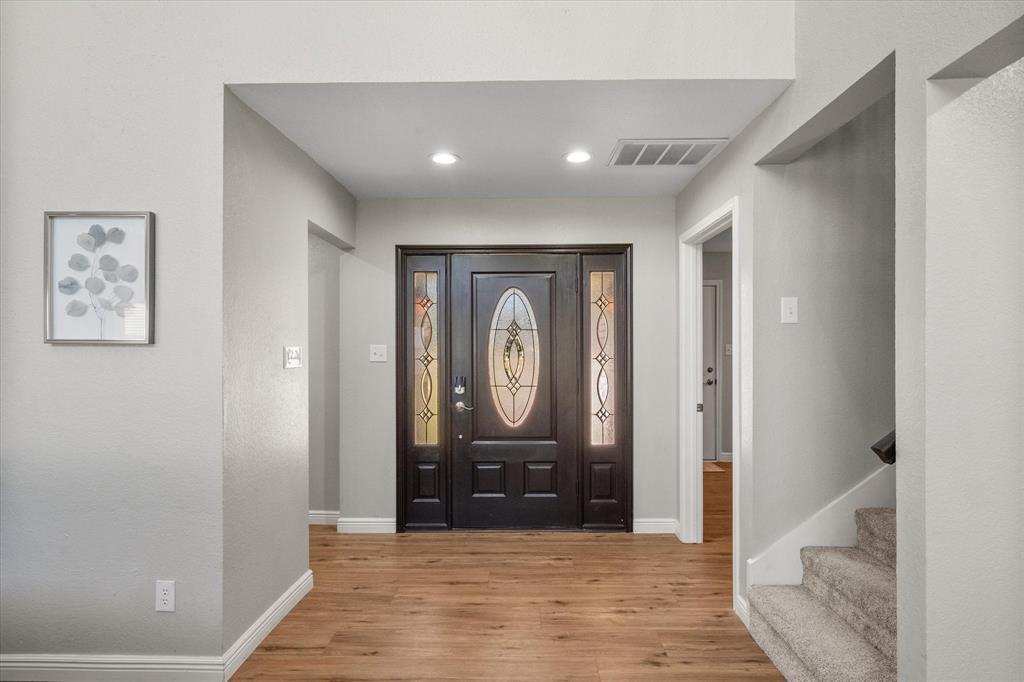 113 Cinch Buckle Ranch Road Trinidad, TX 75163 - Photo 5 of 36 a big room with painting on the wall