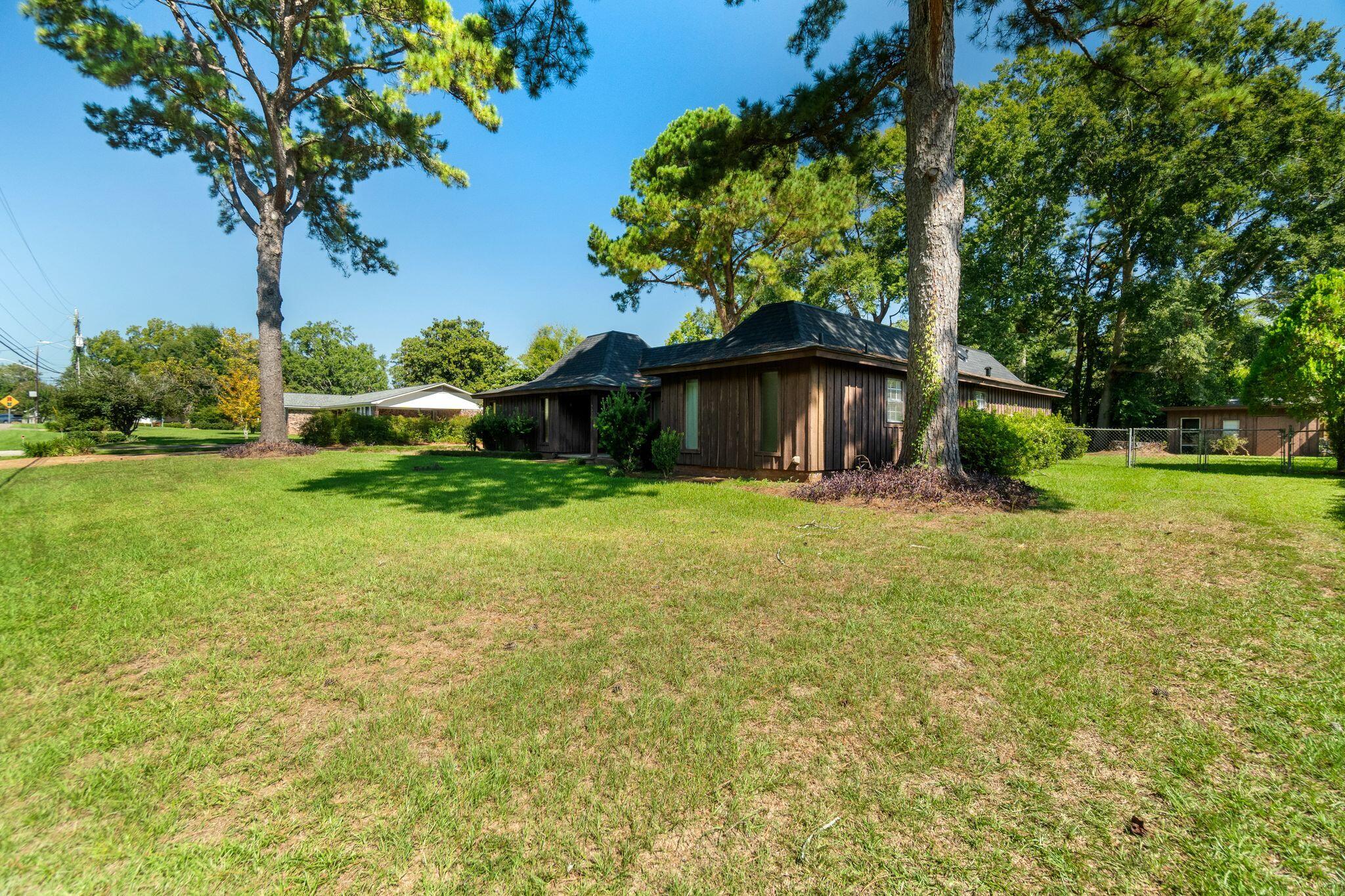 1521 Old Amy Road Laurel, MS 39440 - Photo 5 of 41 Gallery Image 5